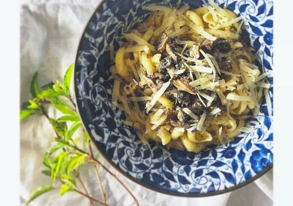 Shimeji com Alho Negro e Creme de Leite Fresco