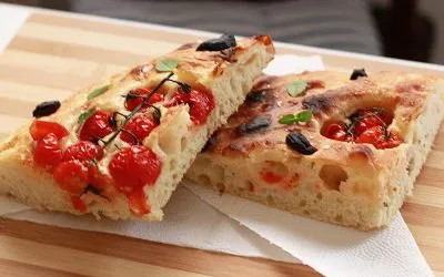Focaccia com Alho Negro
