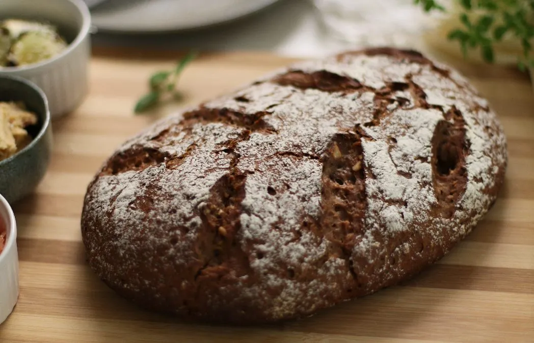 Pão multigrãos de alho negro