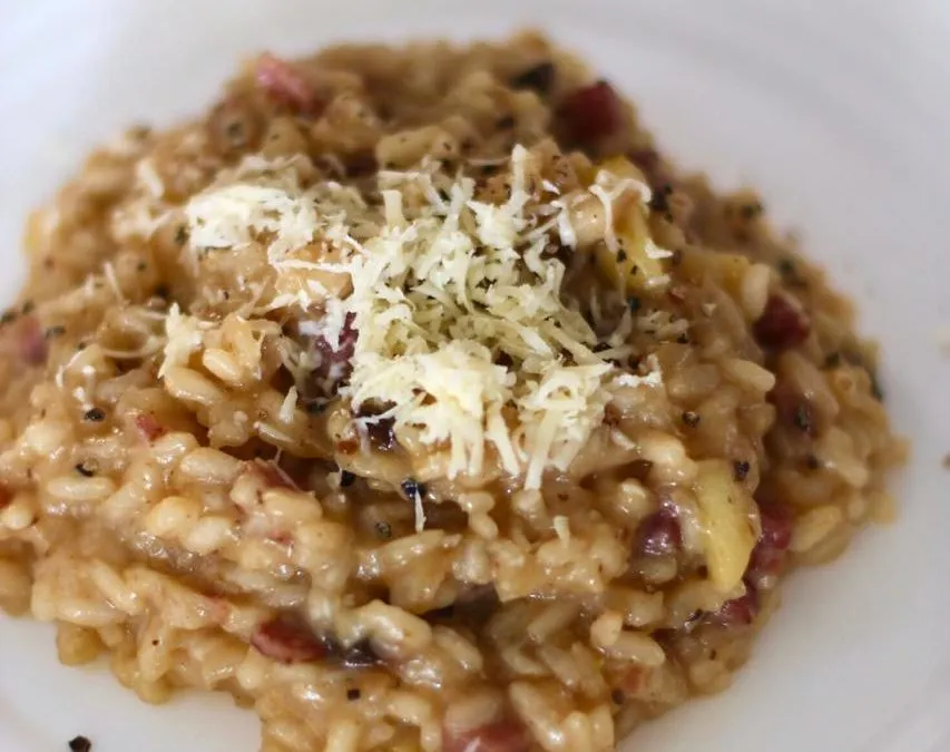 Risoto de Alho Negro, Maçã e Bacon