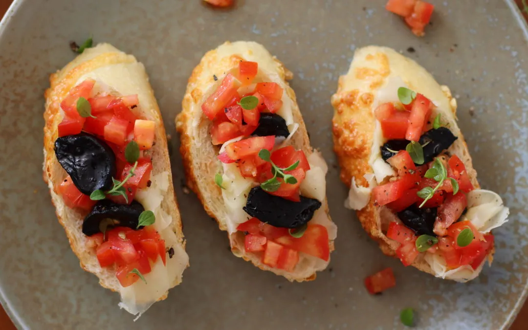 Bruschetta de tomate e alho negro