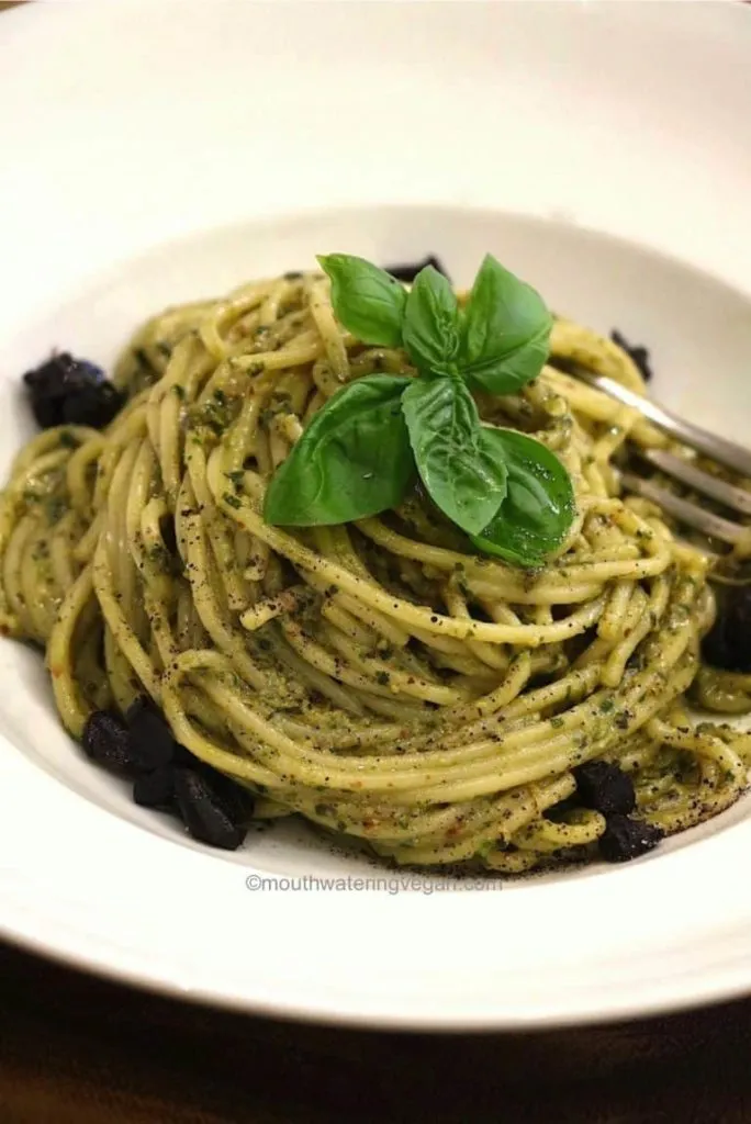 Macarrão com alho negro