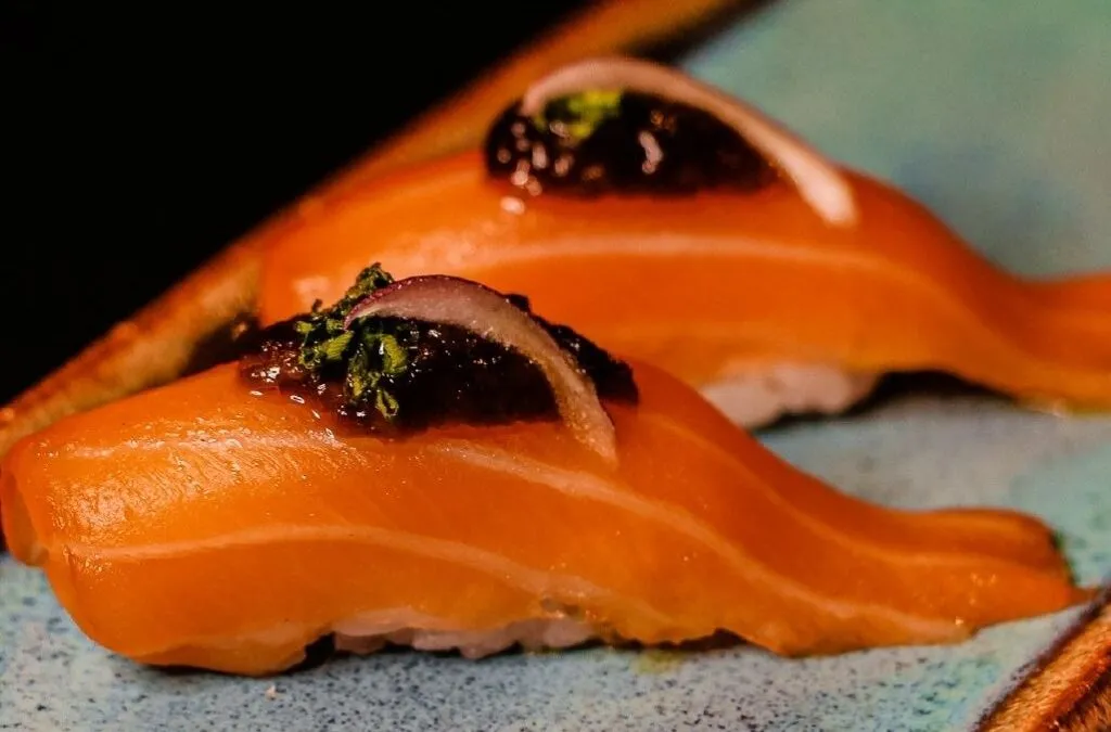 Por que o alho negro virou o ingrediente secreto dos chefs?