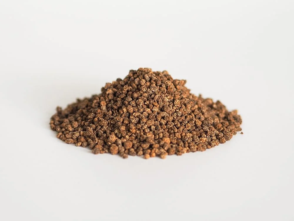 Granulado de Alho Negro em tigela branca